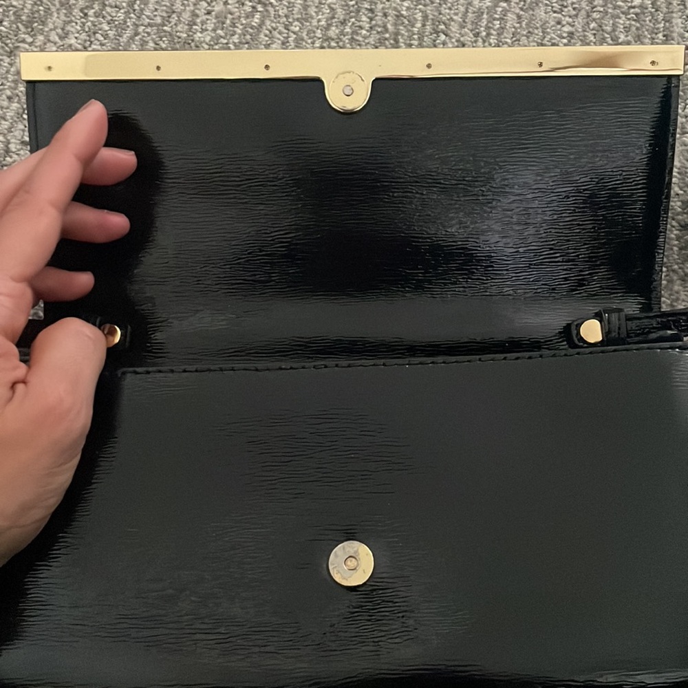 Michael Kors Shiny Black clutch with removable strap - Picture 6 of 9